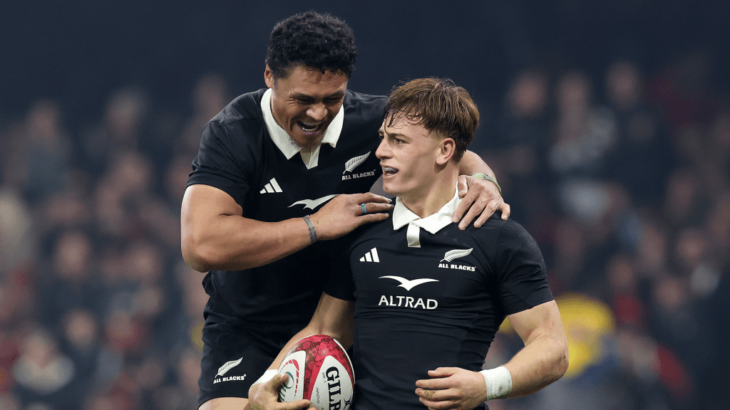 Ardie Savea respalda a Ruben Love como apertura de los All Blacks