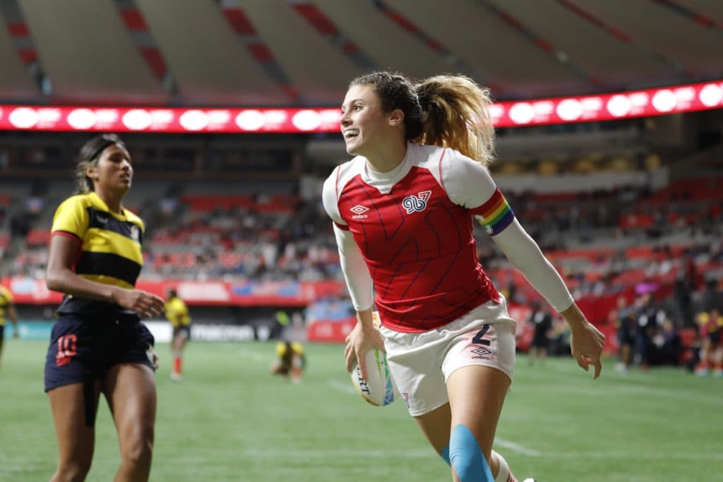 Abbie Brown sigue en Loughborough Lightning junto a otras nueve jugadoras