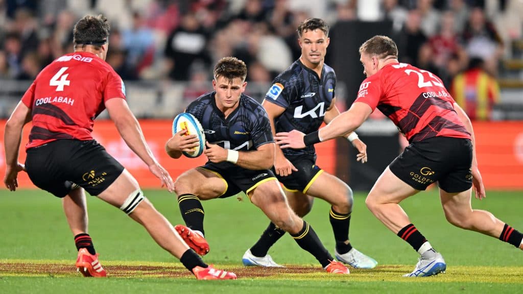 Harry Godfrey renueva contrato con Hurricanes tras recuperarse de lesión