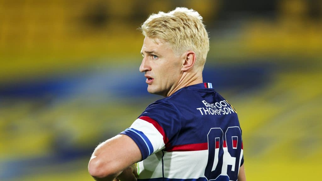 Beauden Barrett vuelve a los Blues como fullback para la semi ante Hurricanes
