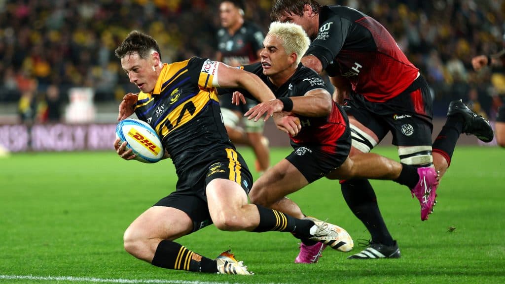 Hurricanes confirman los regresos de Lomax y Roigard para enfrentar a Crusaders