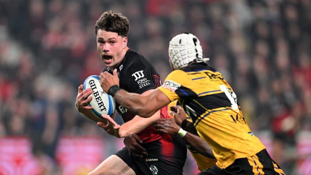 Los Hurricanes cortan el invicto de Crusaders en su nueva casa