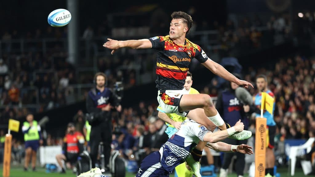 Chiefs se impusieron a los Blues en un festival de tries en Hamilton