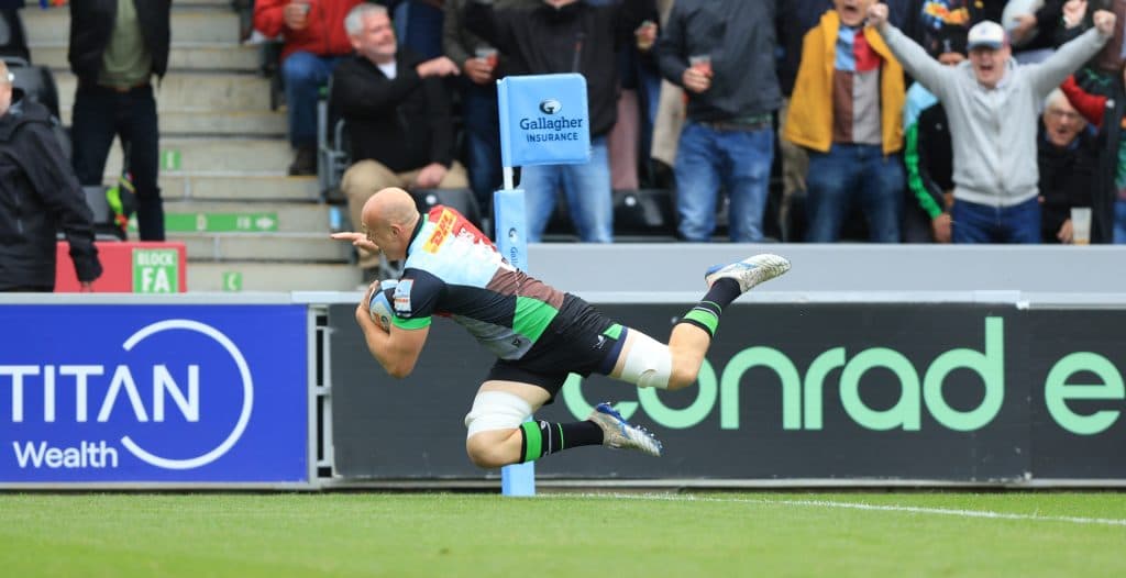 Tom Lawday le dio el triunfo agónico a Harlequins en su despedida