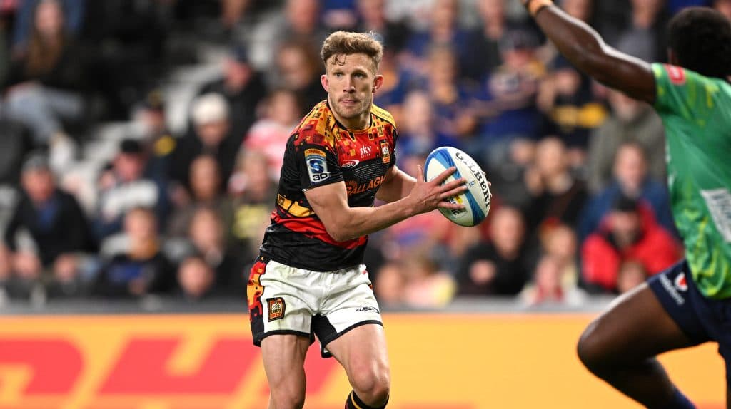 Chiefs ajustan su XV por lesiones para la semi con Crusaders