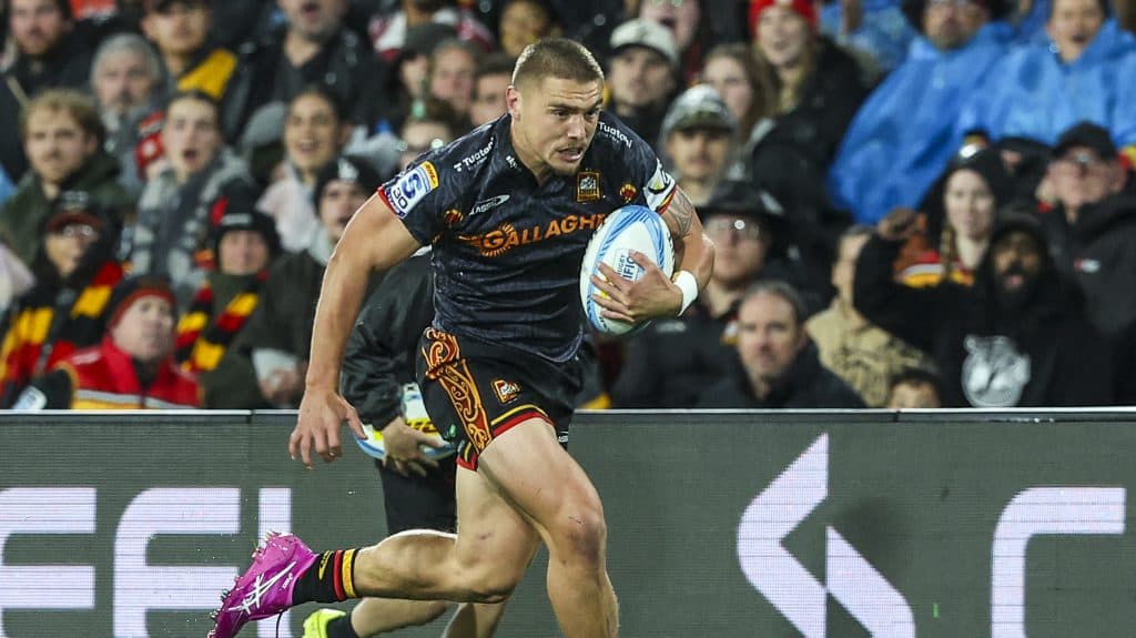 Chiefs avanzan a semifinales tras vencer a Reds en Hamilton