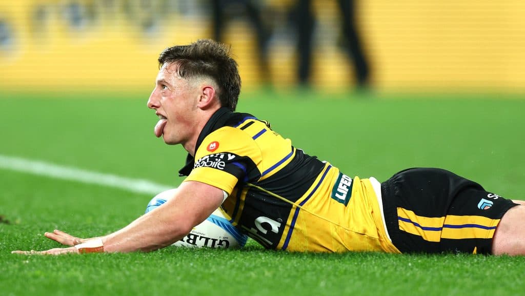 Hurricanes arrasó a Brumbies en el inicio de las finales del Super Rugby Pacific