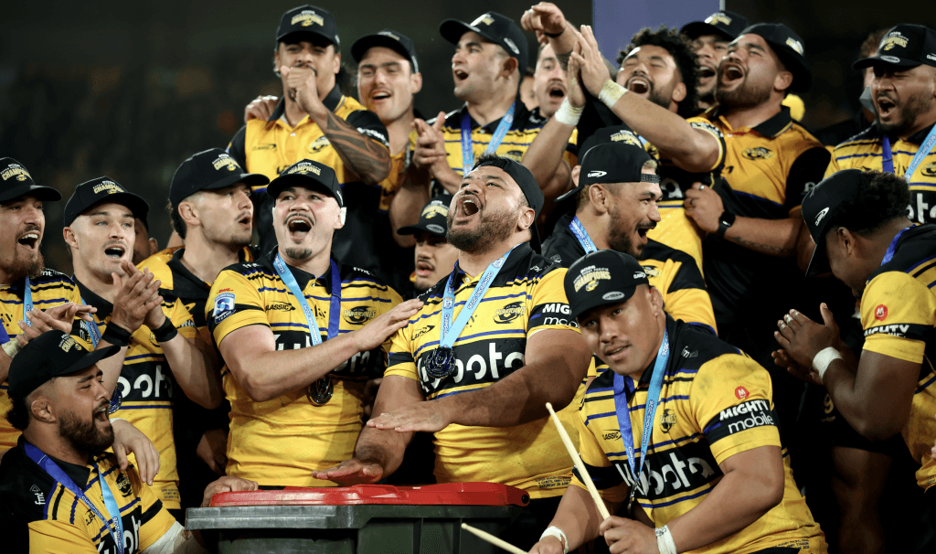 Stephen Donald y Christian Cullen asombrados por el dominio total ante Chiefs