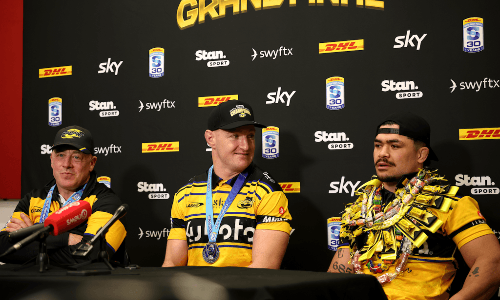 Du’Plessis Kirifi analiza el lugar histórico de Hurricanes tras el título