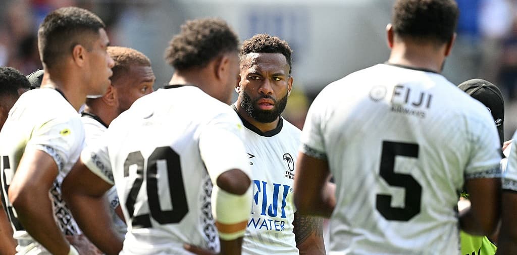 El primer ministro de Fiji respalda al entrenador interino pese al mal inicio