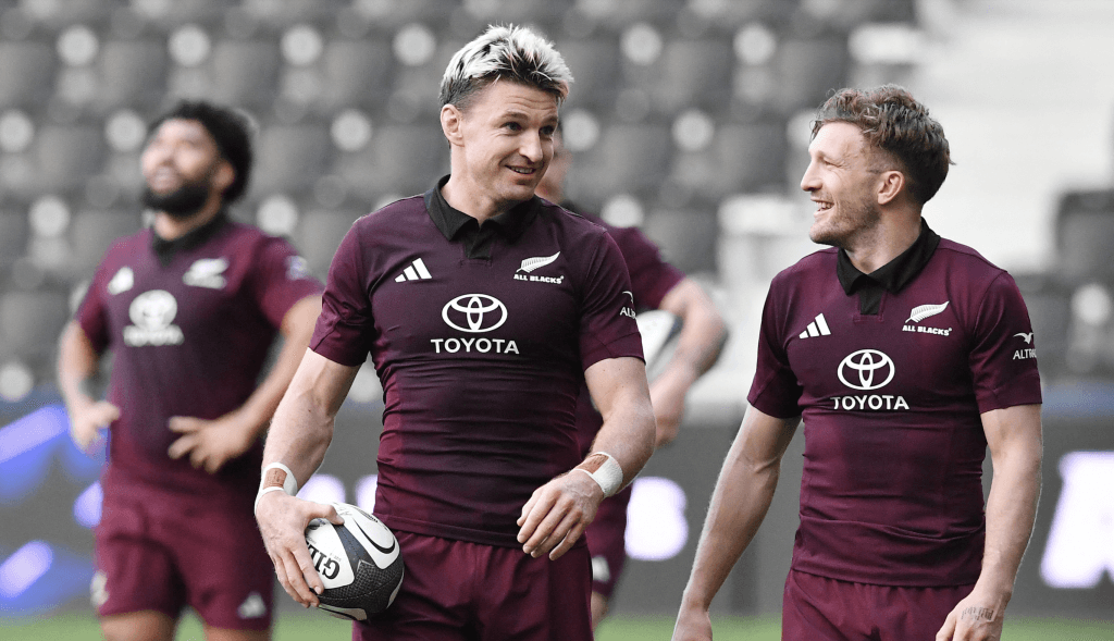 Dave Rennie explicó la ausencia de Beauden Barrett pese a su gran nivel