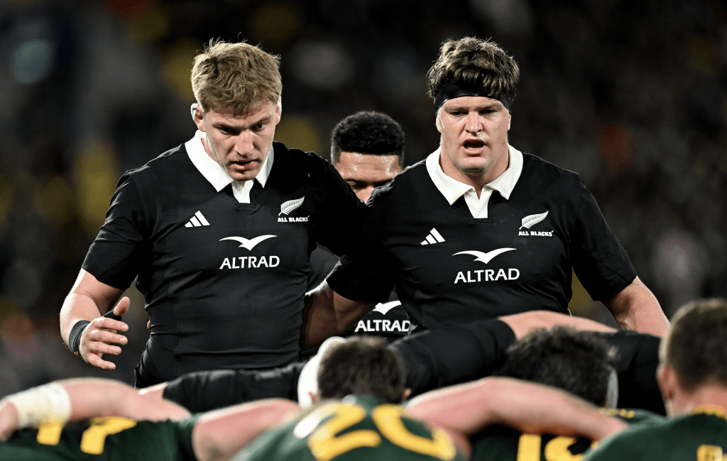 El entrenador de los All Blacks actualiza la situación de Scott Barrett y Fabian Holland