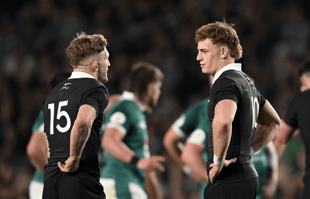 Damian McKenzie destaca el liderazgo de Ruben Love en los All Blacks