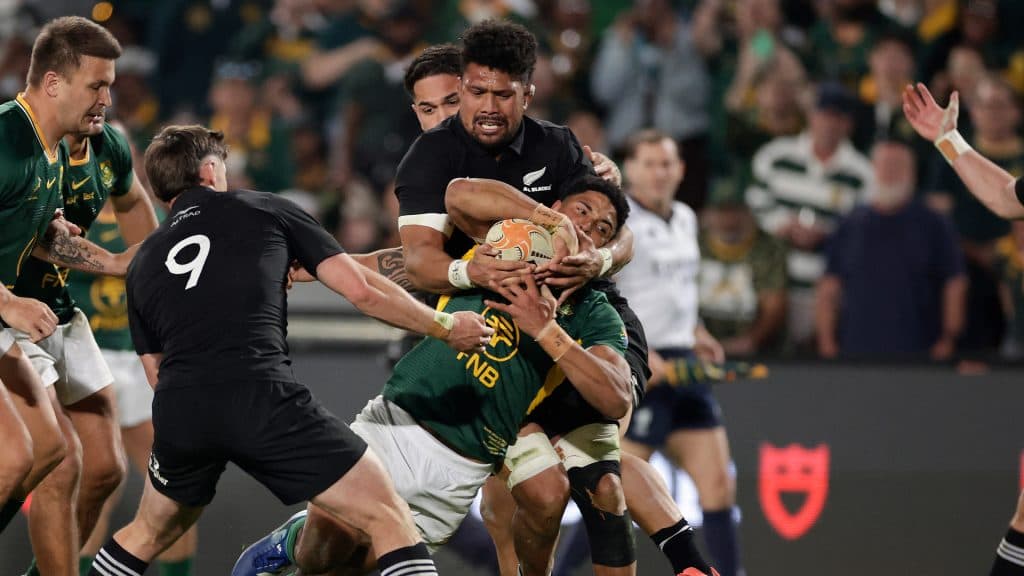 Dave Rennie avaló la sanción a Ardie Savea por tackle a Jasper Wiese