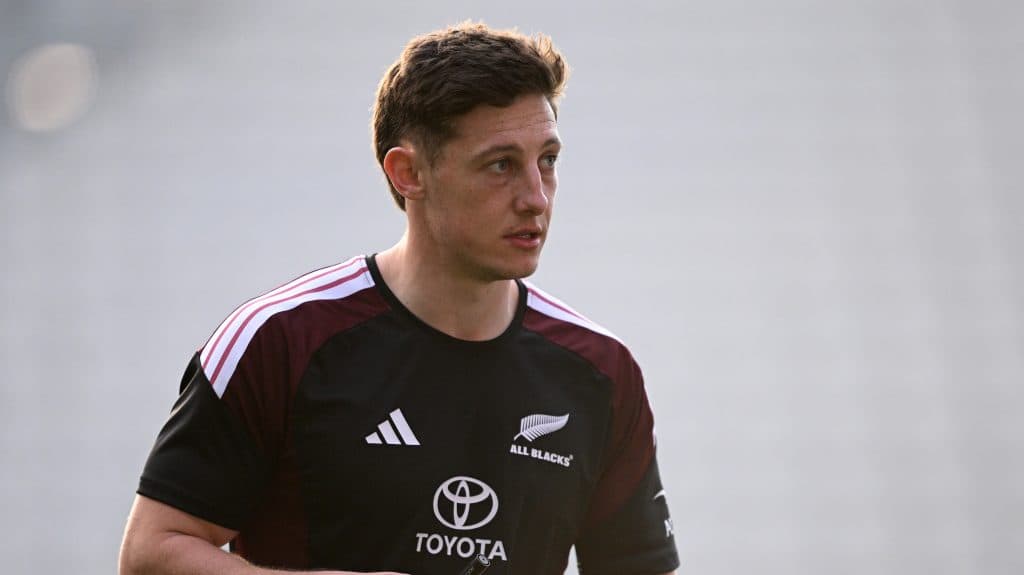 All Blacks cuidan a Cam Roigard y lo descartan ante Sharks