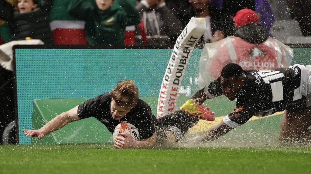 Los All Blacks sincronizan su ataque y aplastan a Sharks en la Gira Rivalidad