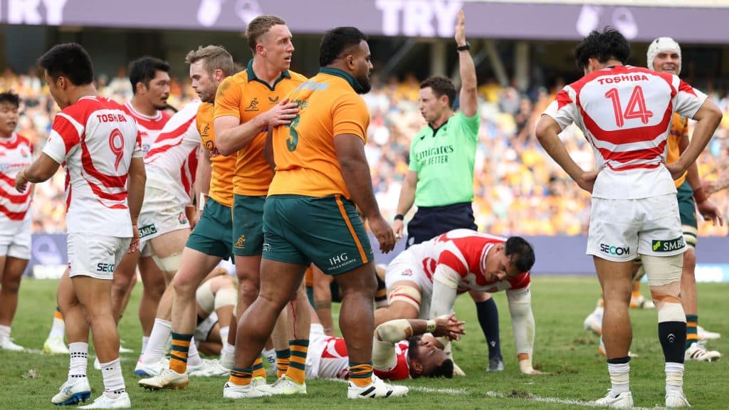 Eddie Jones bromeó con Taniela Tupou tras sus dos tries