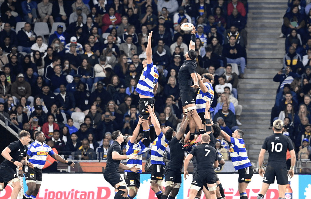 Patrick Tuipulotu analiza los errores de los All Blacks ante Stormers