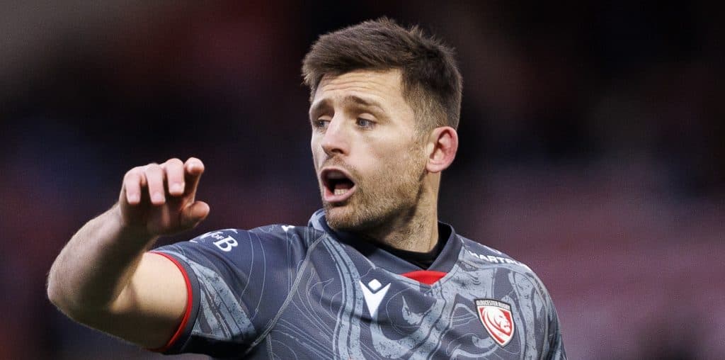 Ross Byrne sigue en Gloucester pese a rumores de salida