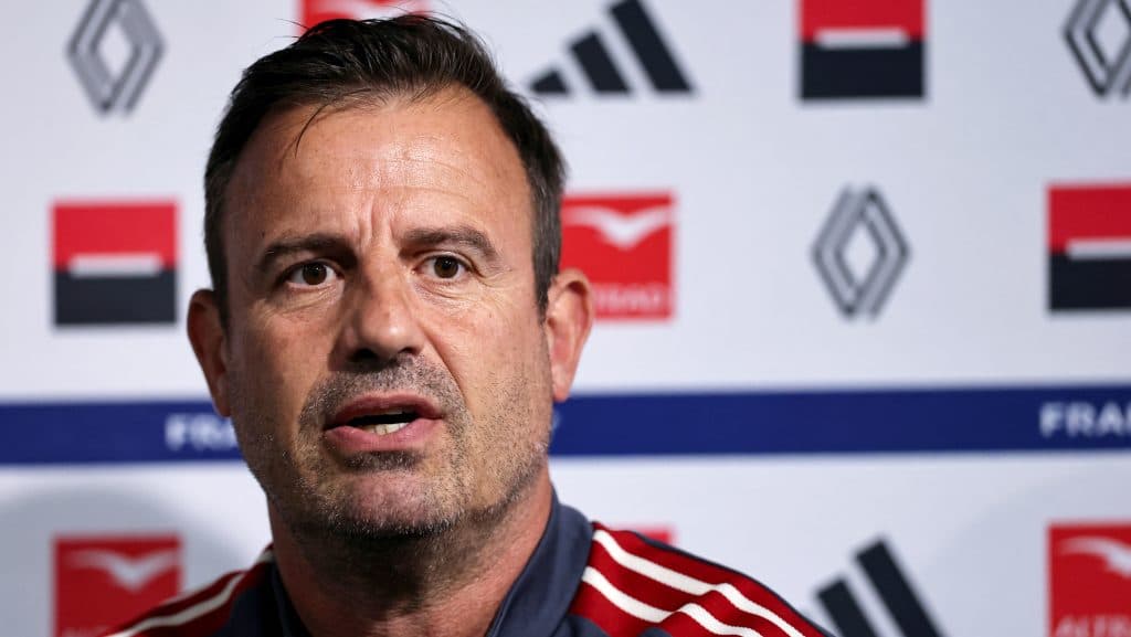 El entrenador de Francia asume la culpa tras la dura caída ante las Black Ferns
