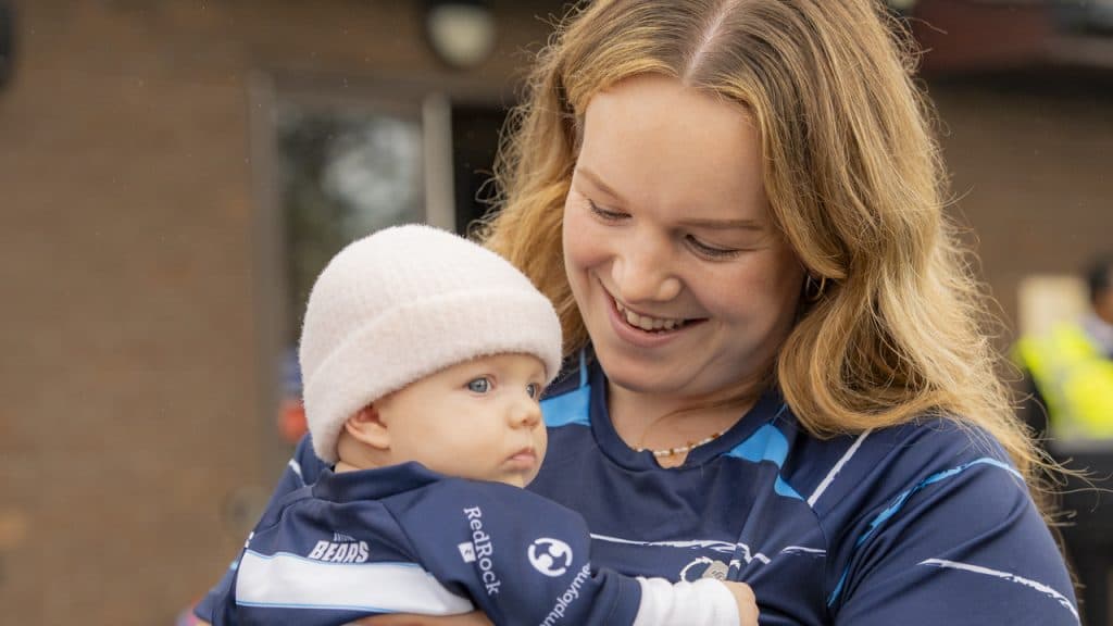 Lark Atkin-Davies vuelve al rugby tras ser madre y destaca el apoyo recibido