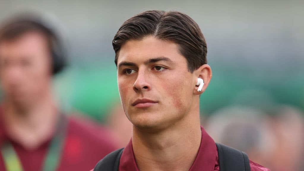 Louis Rees-Zammit pide prohibir las canchas sintéticas tras sufrir quemaduras