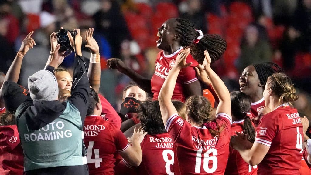 Canadá logró otra victoria ante las Red Roses y cerró el año invictas