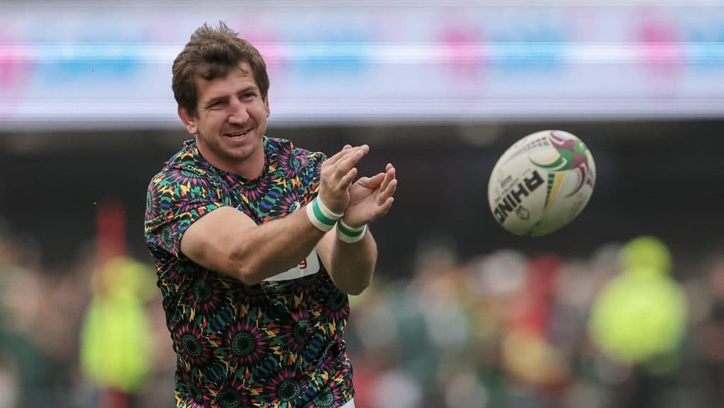 Kwagga Smith, doble campeón mundial, se suma a los Bulls