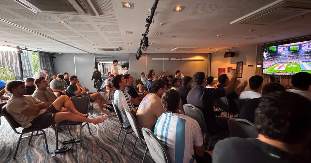 Los Pumas alentaron a la Selección antes del choque con Inglaterra